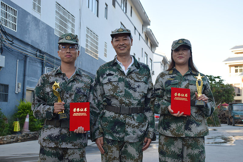 8868体育首页登录园区党委举办了以“不忘初心·牢记使命”为主题的主题党日活动